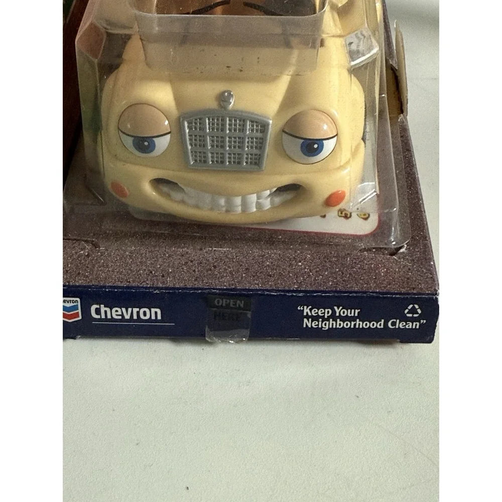 Chevron‎ Car In The Box , Leslie lx